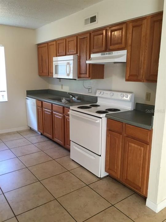 For Rent: $1,425 (2 beds, 1 baths, 784 Square Feet)