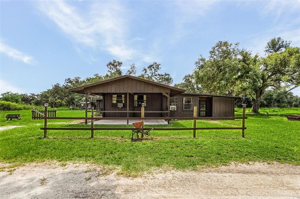 For Sale: $1,050,000 (3 beds, 1 baths, 1464 Square Feet)