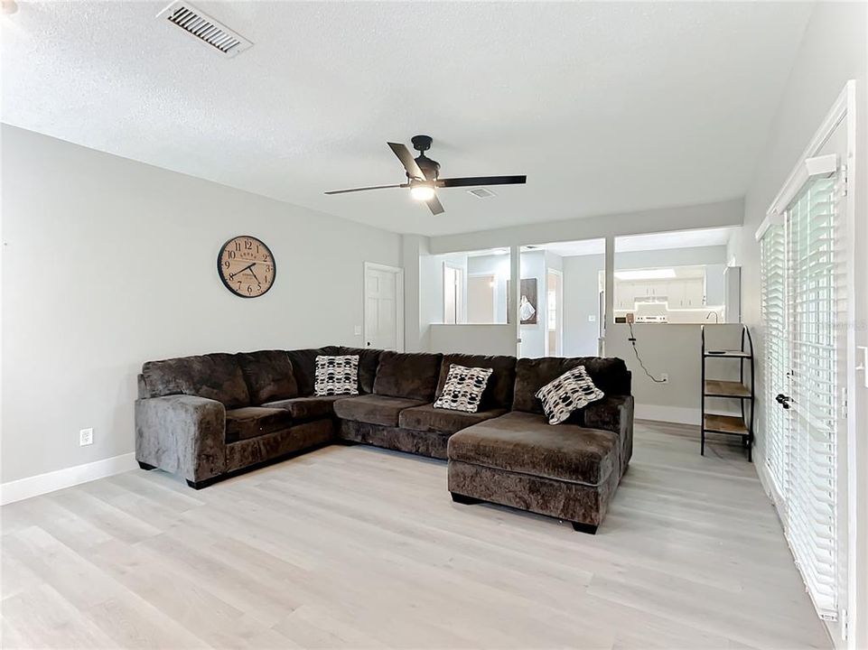 For Sale: $357,000 (3 beds, 2 baths, 1962 Square Feet)