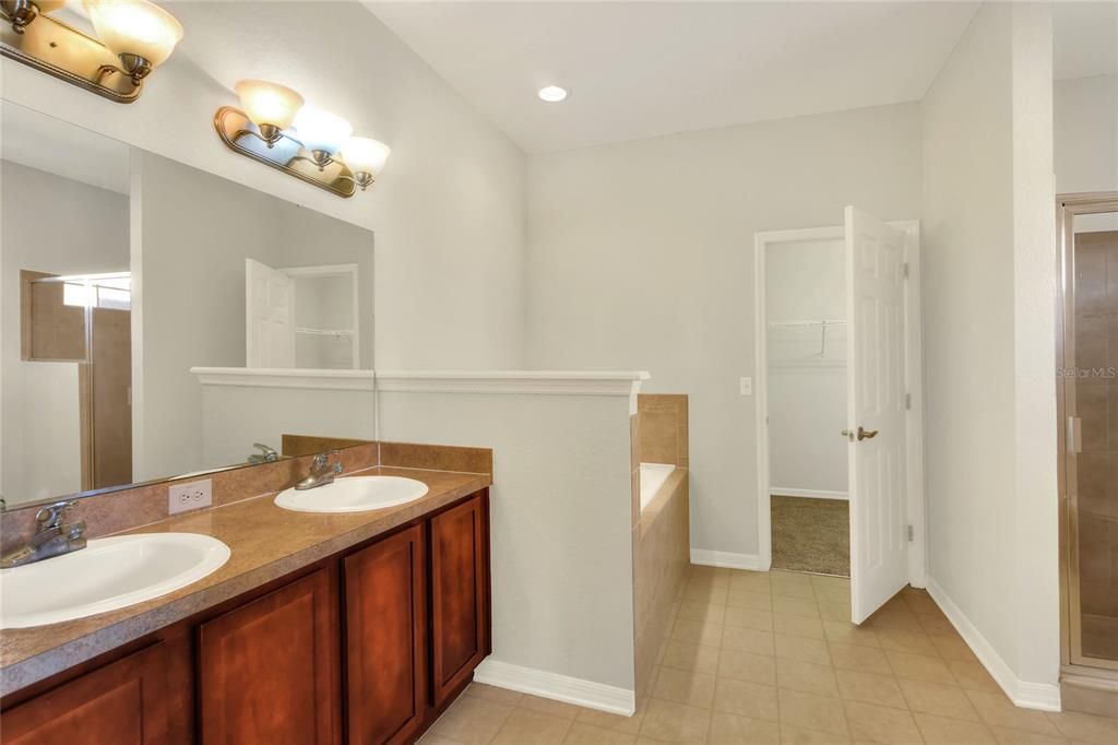 For Sale: $349,900 (4 beds, 2 baths, 2331 Square Feet)