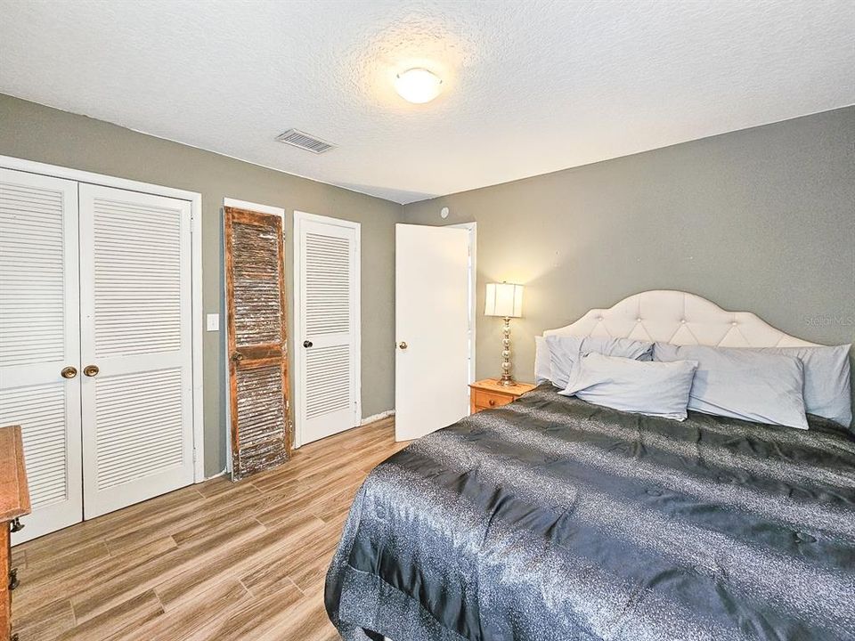 For Sale: $449,000 (2 beds, 1 baths, 1040 Square Feet)