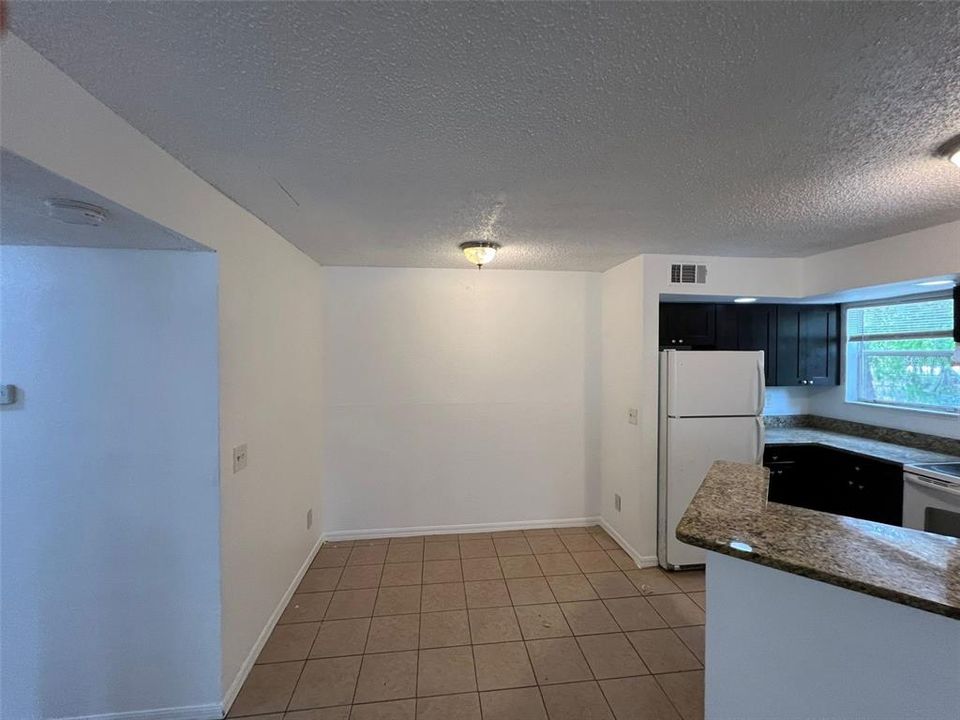 For Rent: $1,450 (2 beds, 1 baths, 934 Square Feet)