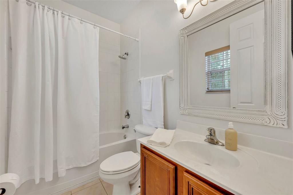 Upstairs guest bathroom adjacent to bedroom 4 and 5