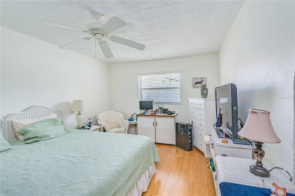 For Sale: $447,500 (3 beds, 2 baths, 1946 Square Feet)