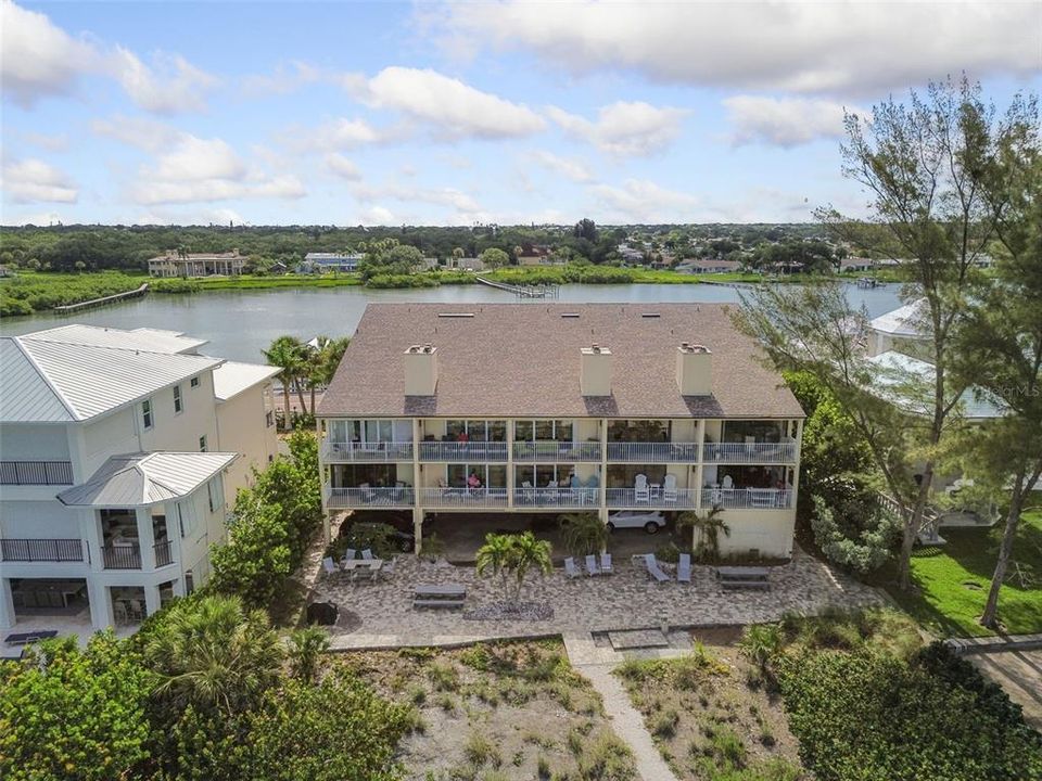 For Sale: $1,350,000 (2 beds, 2 baths, 1340 Square Feet)