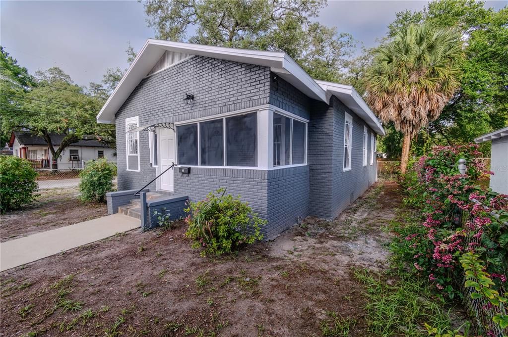 For Sale: $240,000 (3 beds, 1 baths, 1105 Square Feet)