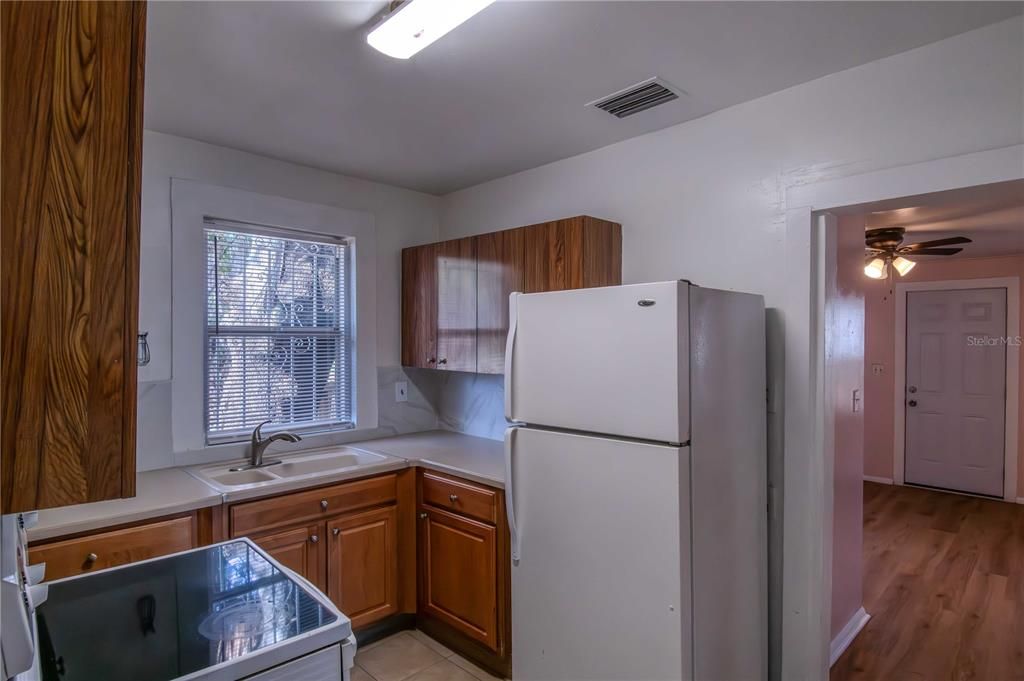 For Sale: $240,000 (3 beds, 1 baths, 1105 Square Feet)