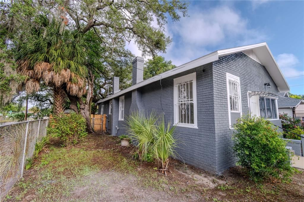 For Sale: $240,000 (3 beds, 1 baths, 1105 Square Feet)
