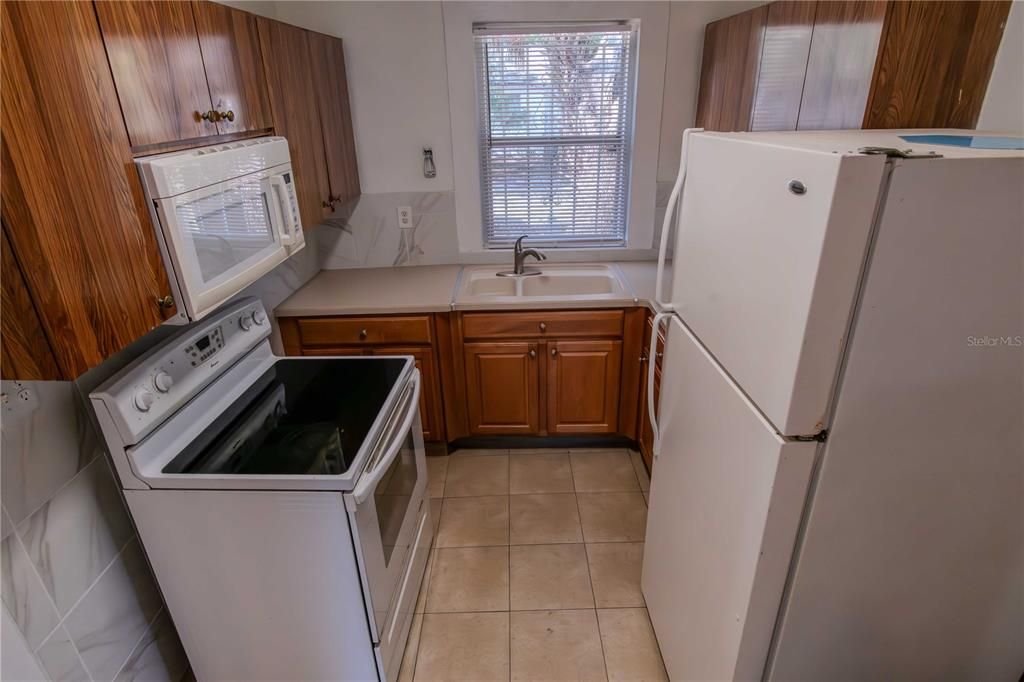 For Sale: $240,000 (3 beds, 1 baths, 1105 Square Feet)