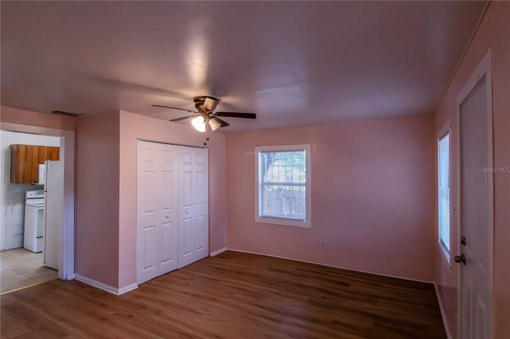 For Sale: $240,000 (3 beds, 1 baths, 1105 Square Feet)