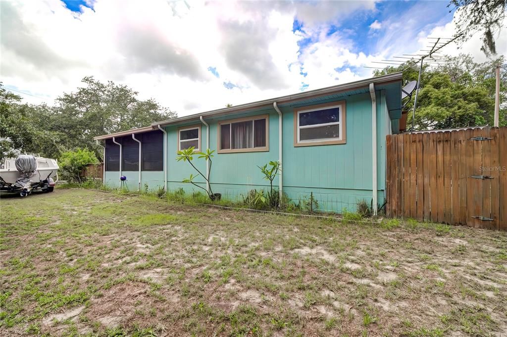 For Sale: $227,000 (2 beds, 1 baths, 720 Square Feet)