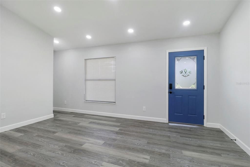 For Sale: $342,500 (2 beds, 2 baths, 1123 Square Feet)