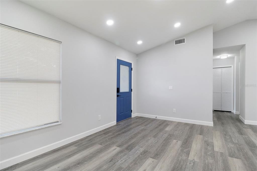 For Sale: $342,500 (2 beds, 2 baths, 1123 Square Feet)