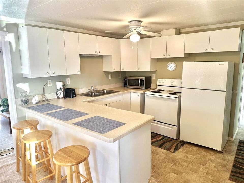 For Sale: $88,500 (2 beds, 1 baths, 876 Square Feet)