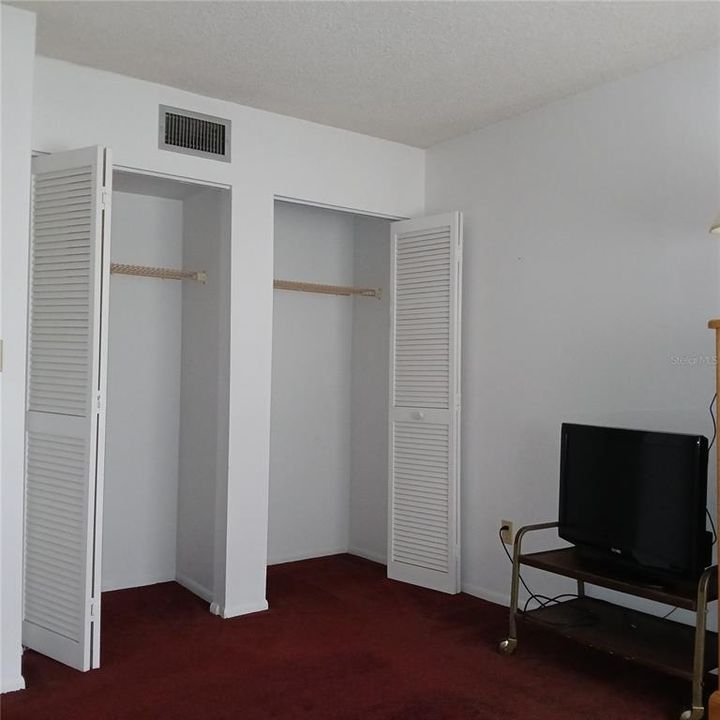 For Sale: $115,000 (2 beds, 1 baths, 1054 Square Feet)