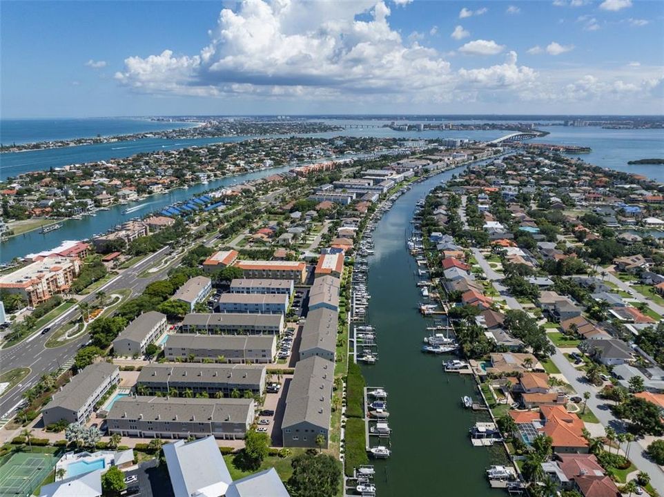 For Sale: $949,900 (3 beds, 2 baths, 2593 Square Feet)