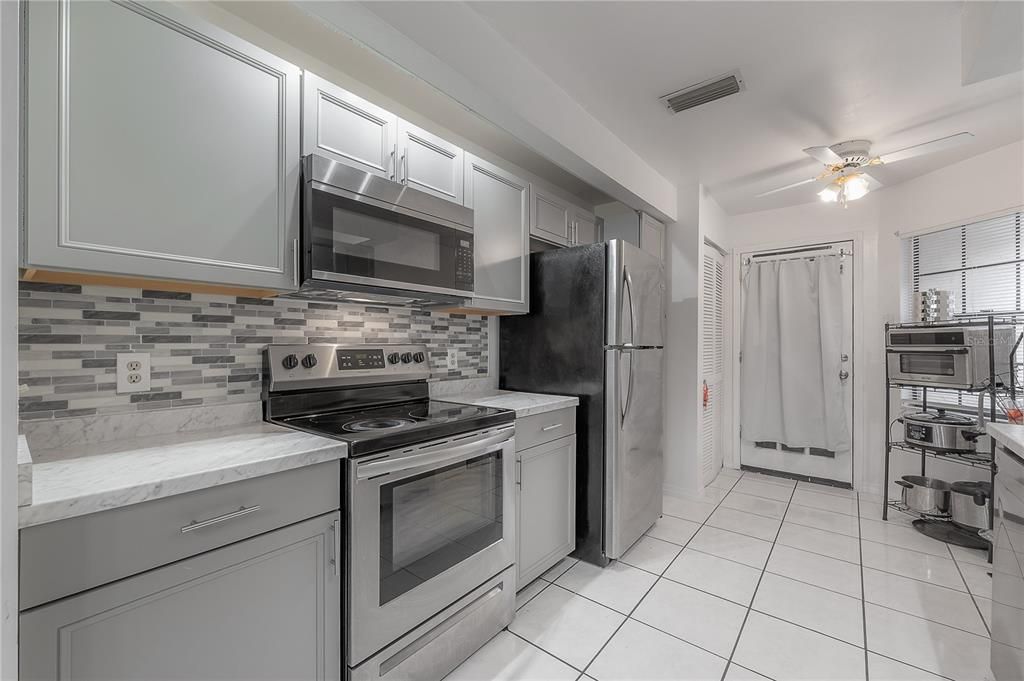 For Sale: $265,000 (2 beds, 2 baths, 1027 Square Feet)