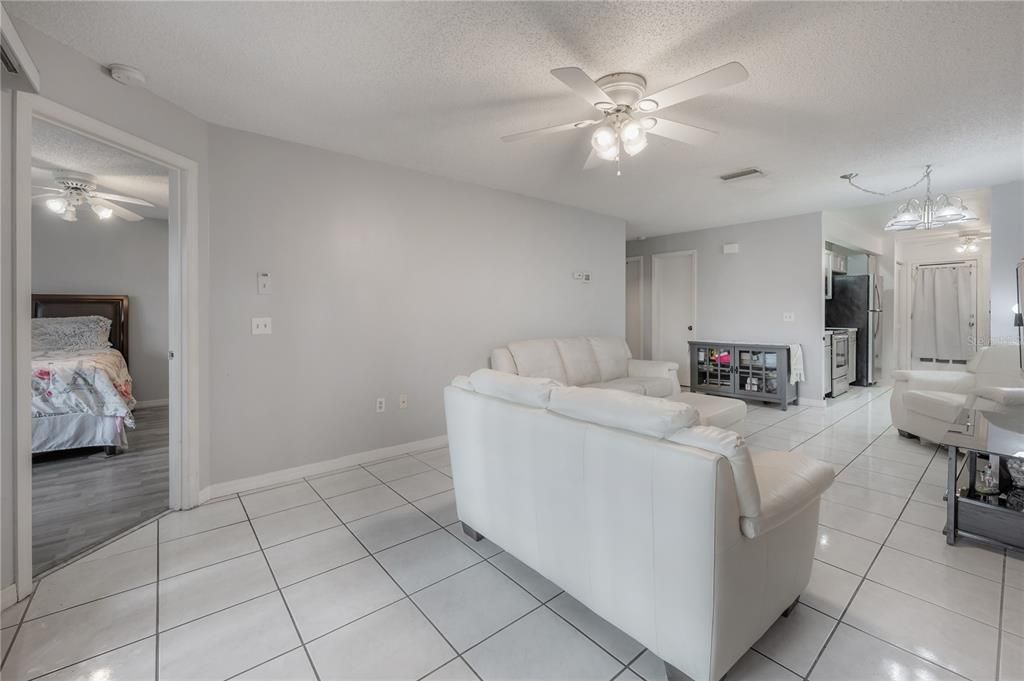 For Sale: $265,000 (2 beds, 2 baths, 1027 Square Feet)