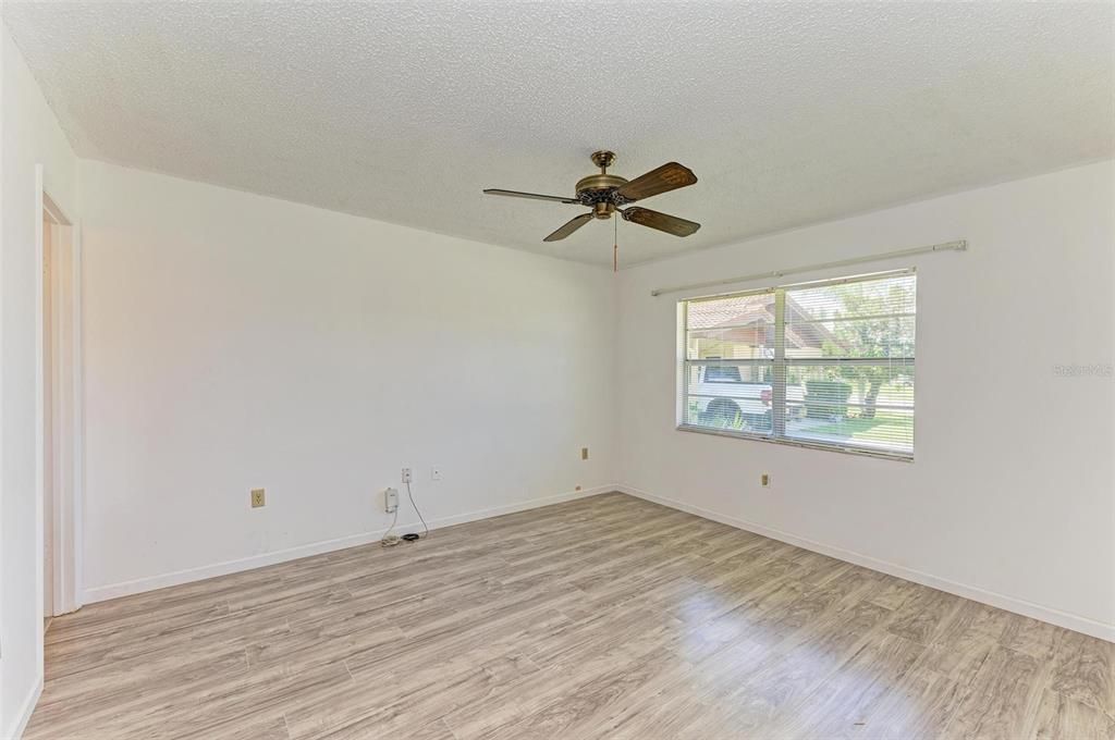 For Sale: $285,000 (2 beds, 2 baths, 1103 Square Feet)