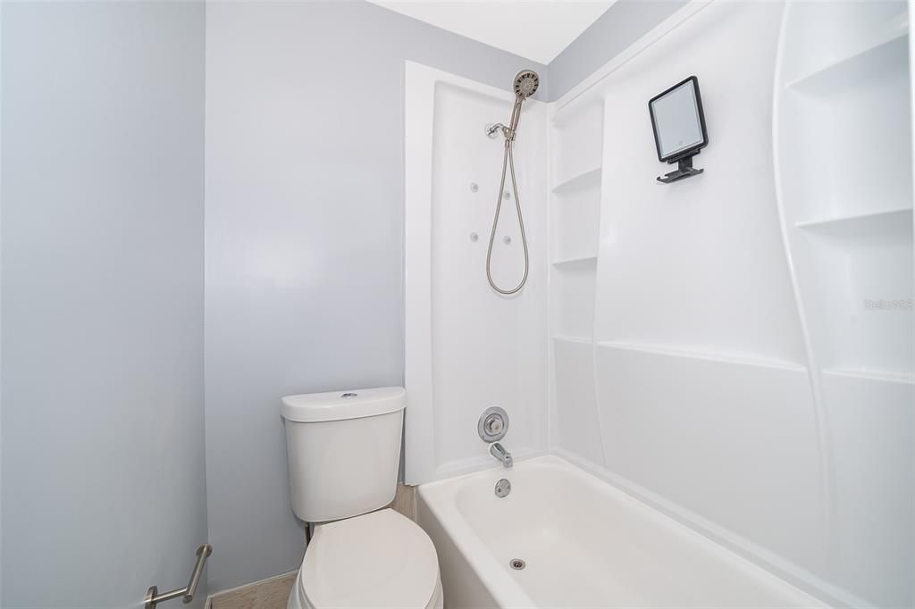 For Sale: $185,000 (3 beds, 2 baths, 1216 Square Feet)