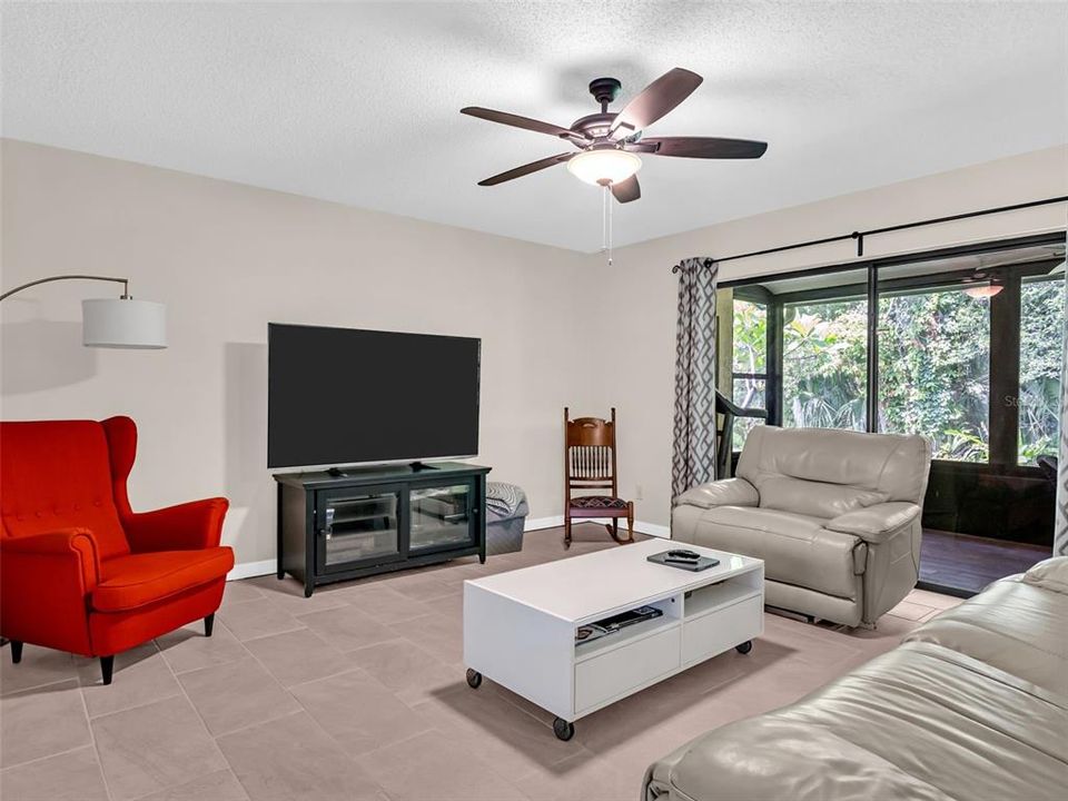 For Sale: $345,000 (3 beds, 2 baths, 1460 Square Feet)