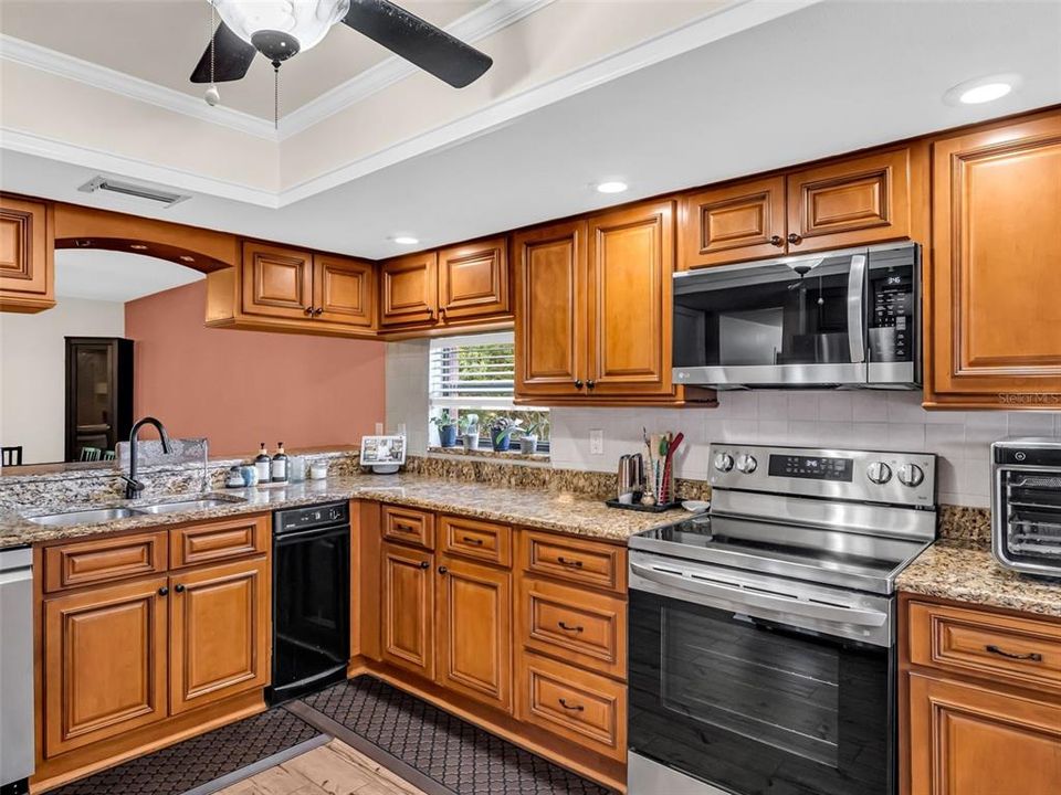 For Sale: $345,000 (3 beds, 2 baths, 1460 Square Feet)