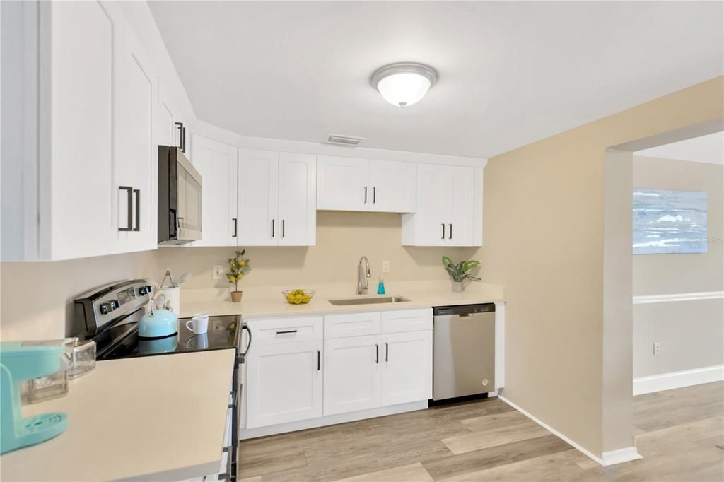 For Sale: $349,900 (3 beds, 2 baths, 1432 Square Feet)