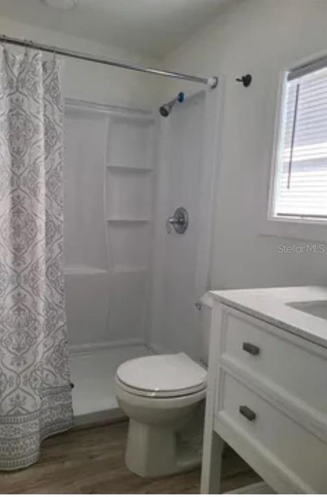 For Sale: $210,000 (2 beds, 1 baths, 838 Square Feet)