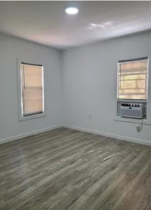 For Sale: $210,000 (2 beds, 1 baths, 838 Square Feet)