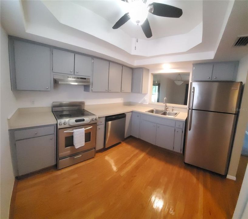 For Sale: $150,000 (2 beds, 2 baths, 952 Square Feet)