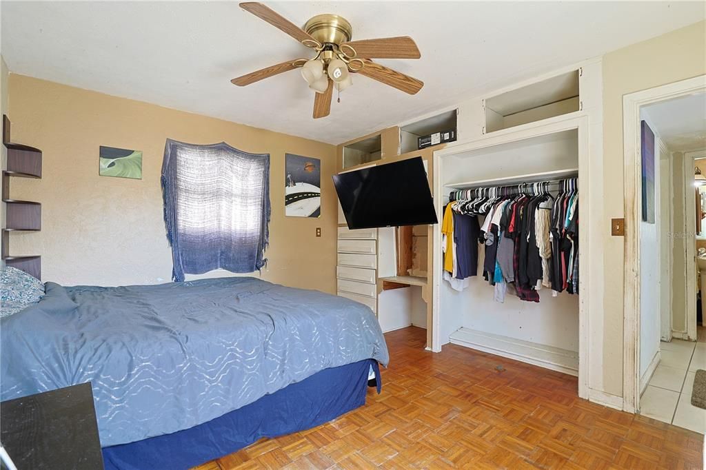 For Sale: $235,000 (2 beds, 1 baths, 846 Square Feet)