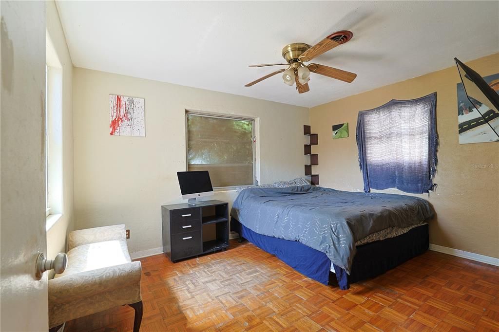 For Sale: $235,000 (2 beds, 1 baths, 846 Square Feet)