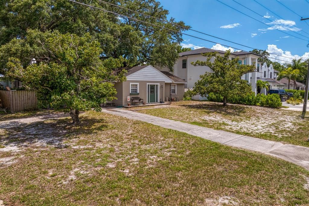 For Sale: $795,000 (3 beds, 1 baths, 1401 Square Feet)