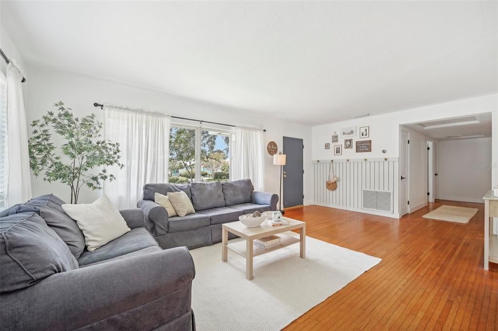 For Sale: $629,000 (3 beds, 2 baths, 1721 Square Feet)