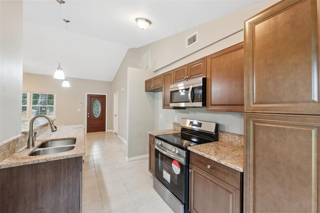 For Sale: $260,000 (2 beds, 2 baths, 956 Square Feet)