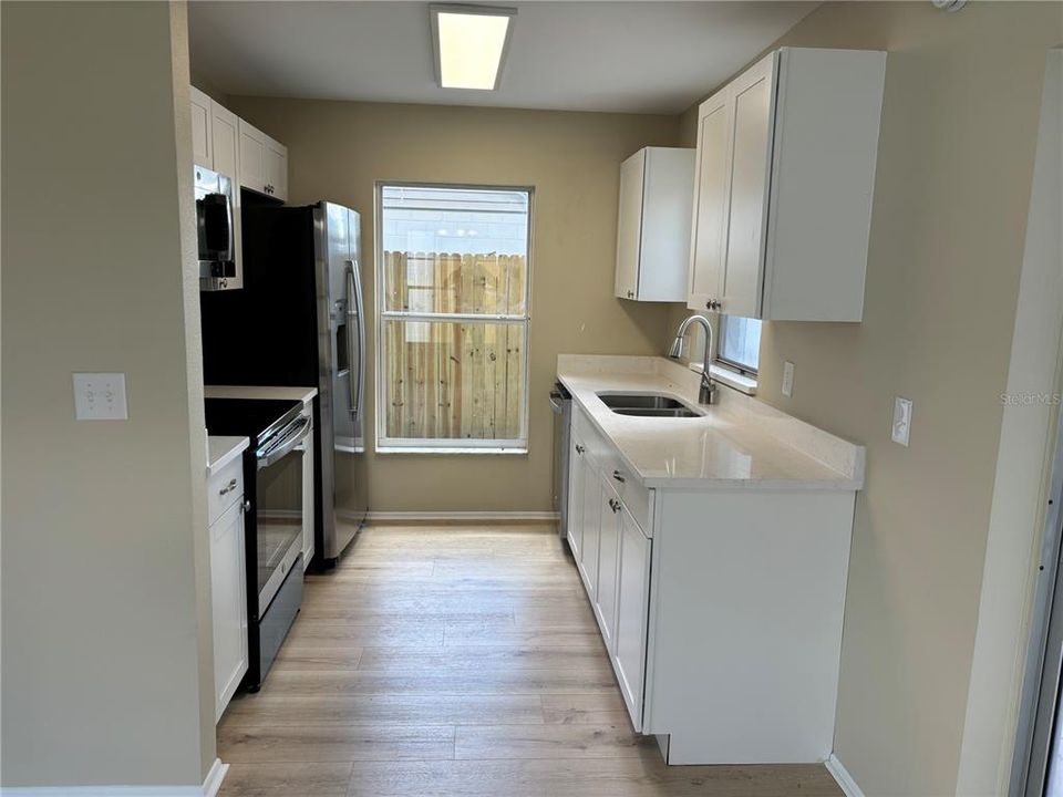 For Sale: $259,900 (2 beds, 2 baths, 1038 Square Feet)