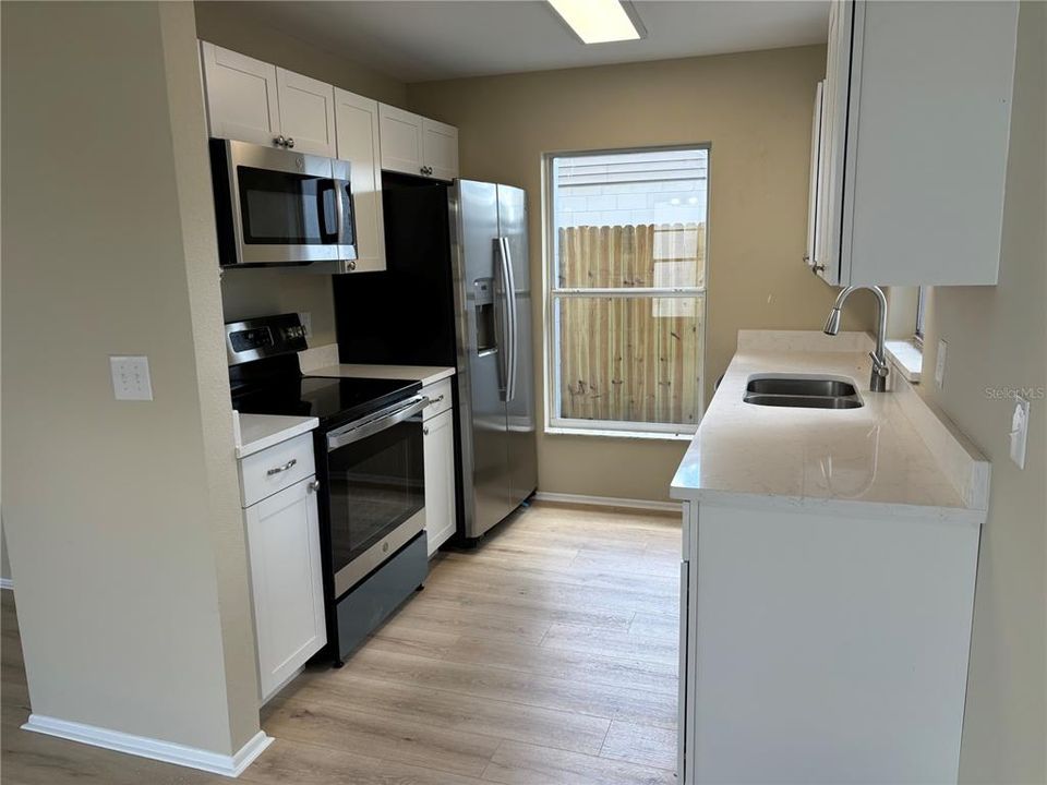 For Sale: $259,900 (2 beds, 2 baths, 1038 Square Feet)