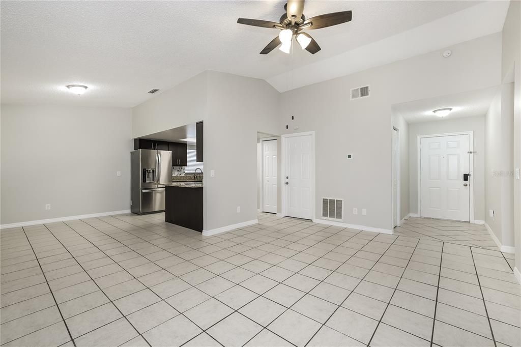 For Rent: $2,095 (3 beds, 2 baths, 1448 Square Feet)