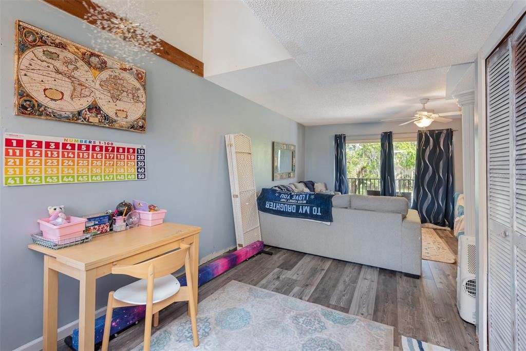 Active With Contract: $250,000 (3 beds, 3 baths, 1918 Square Feet)