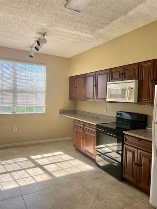 For Rent: $1,800 (2 beds, 2 baths, 999 Square Feet)