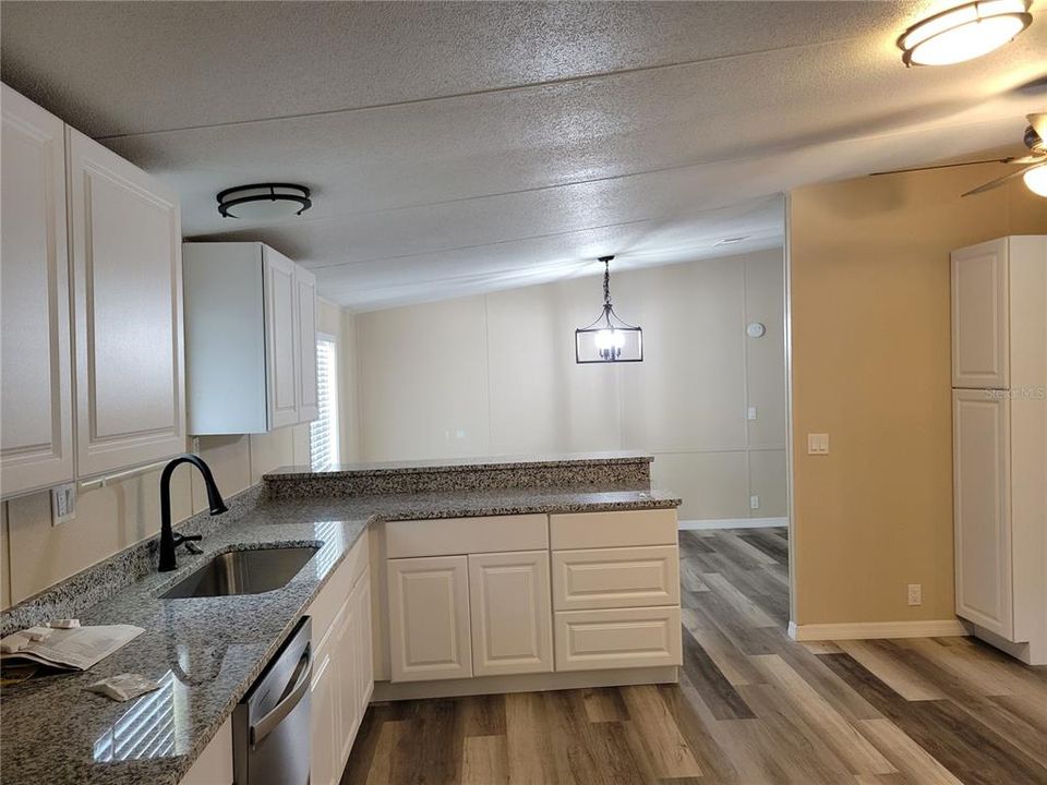 For Sale: $199,500 (5 beds, 2 baths, 2432 Square Feet)