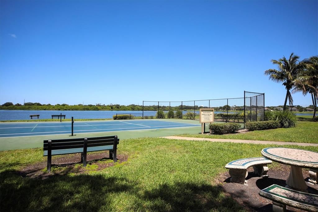 For Sale: $759,000 (3 beds, 2 baths, 1964 Square Feet)