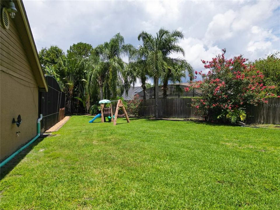 For Sale: $550,000 (4 beds, 2 baths, 2020 Square Feet)