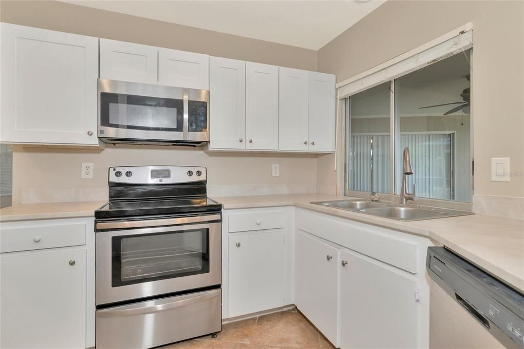 For Sale: $389,900 (2 beds, 2 baths, 1422 Square Feet)