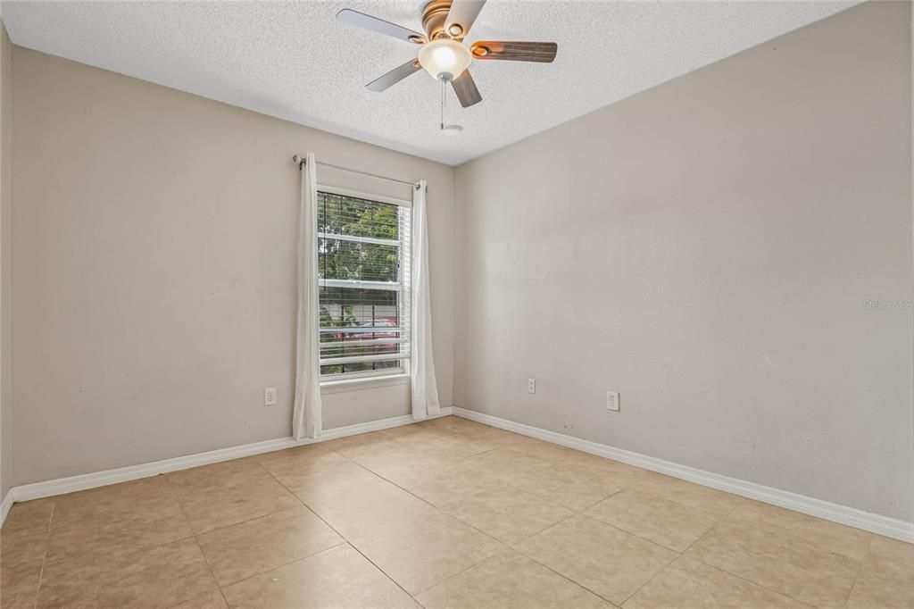 For Sale: $215,000 (2 beds, 2 baths, 840 Square Feet)