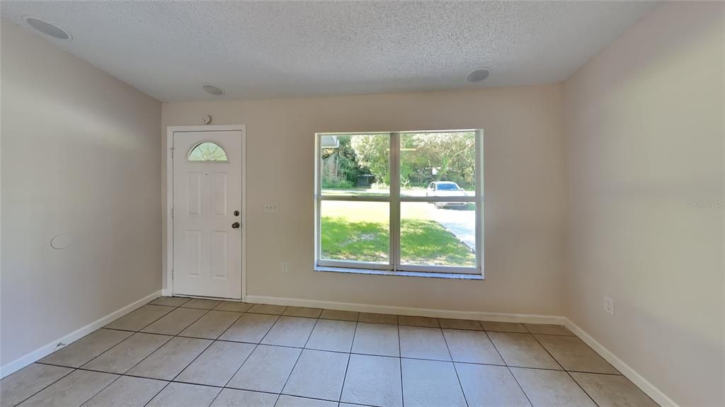 For Sale: $279,900 (3 beds, 2 baths, 1136 Square Feet)