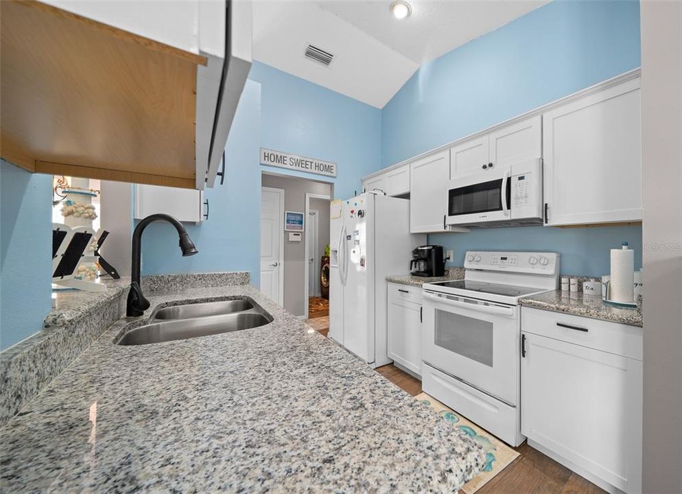 For Sale: $264,900 (3 beds, 2 baths, 1498 Square Feet)