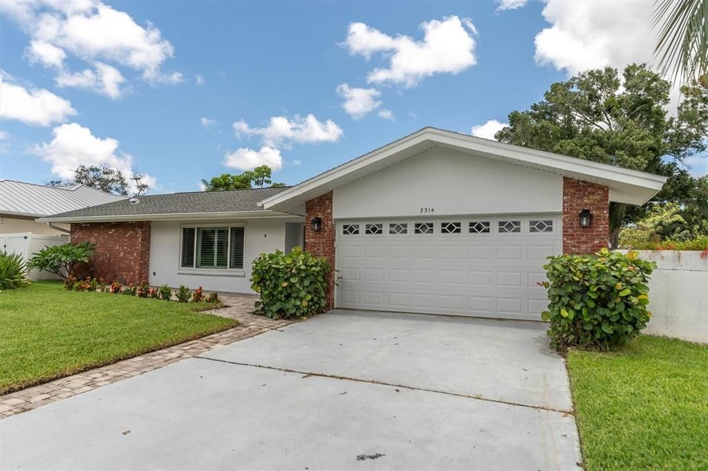 For Sale: $650,000 (4 beds, 2 baths, 2137 Square Feet)