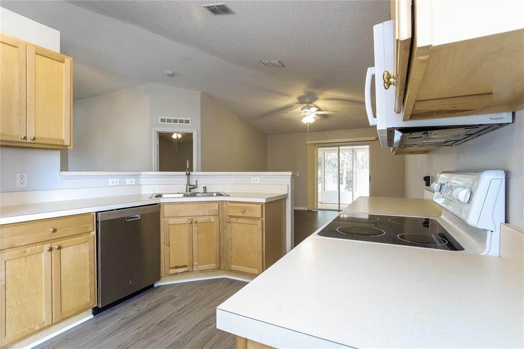 For Rent: $2,145 (3 beds, 2 baths, 1632 Square Feet)