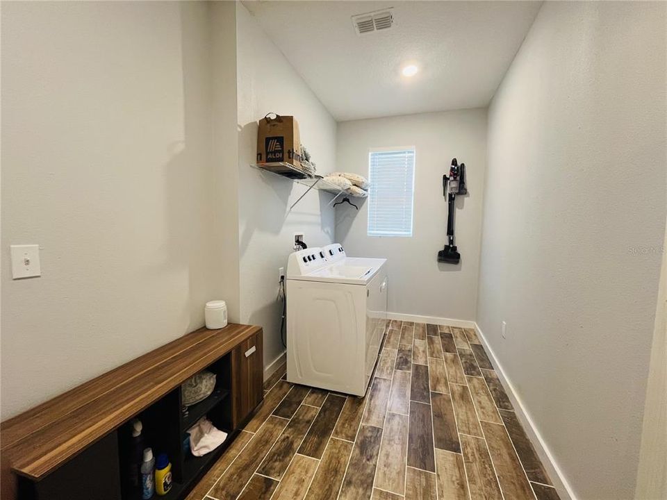 For Rent: $2,095 (3 beds, 2 baths, 1551 Square Feet)
